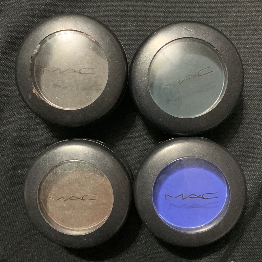 4 pack of MAC eyeshadows